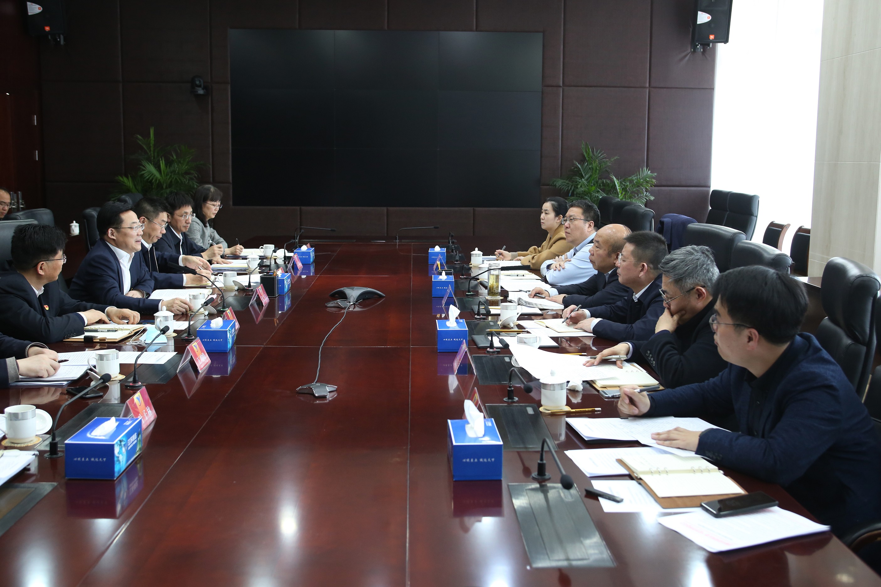 国资委调研九游老哥j9
九游老哥j9 1_眸目压缩.jpg