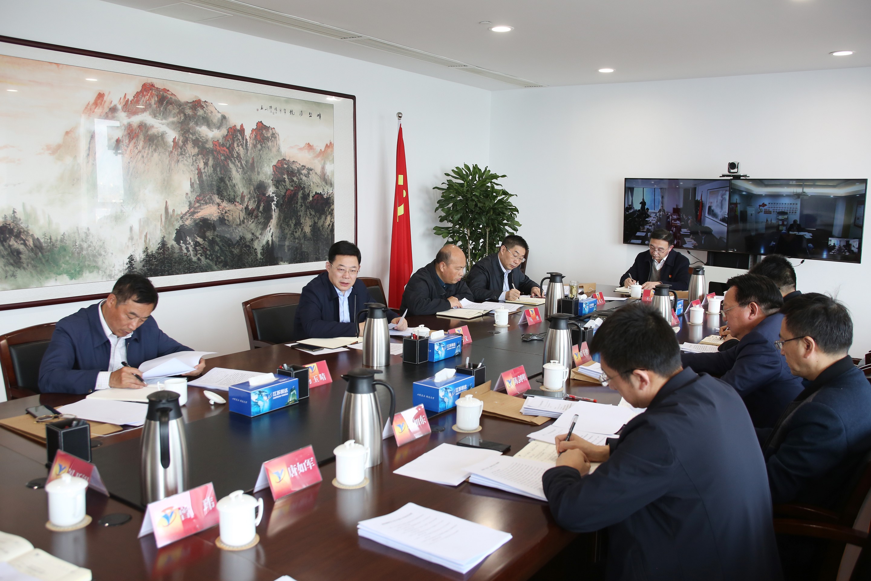 九游老哥j9召开党委中心组学习会 1_眸目压缩.jpg