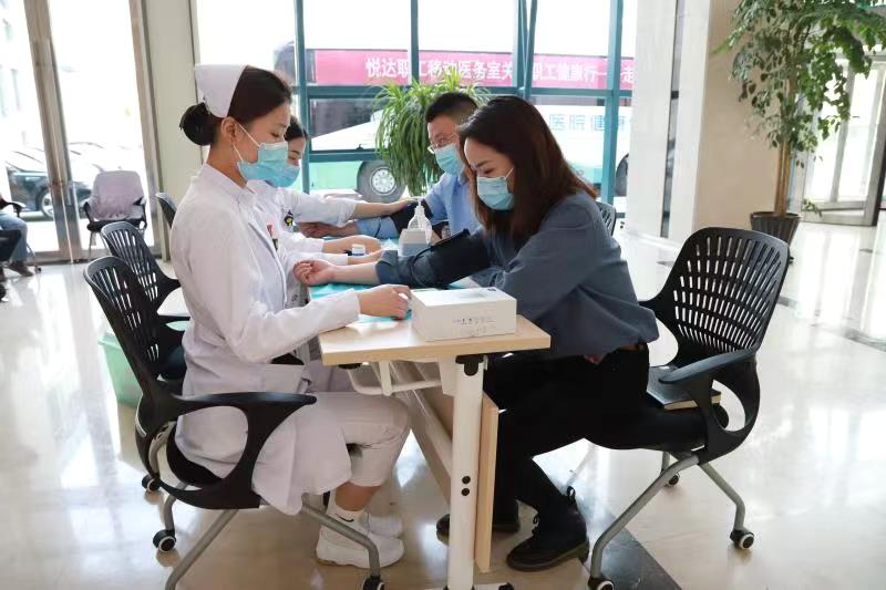 九游老哥j9
职工移动医务室关爱职工健康行—走进资本公司1.jpg