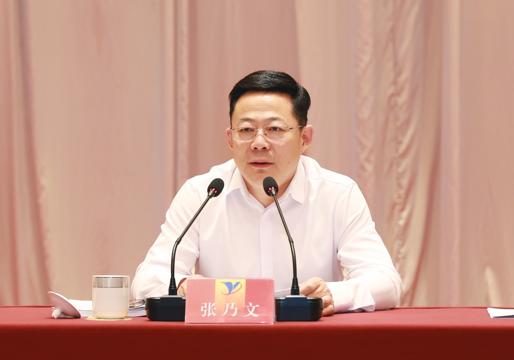 九游老哥j92022年年中工作会 2_眸目压缩.jpg