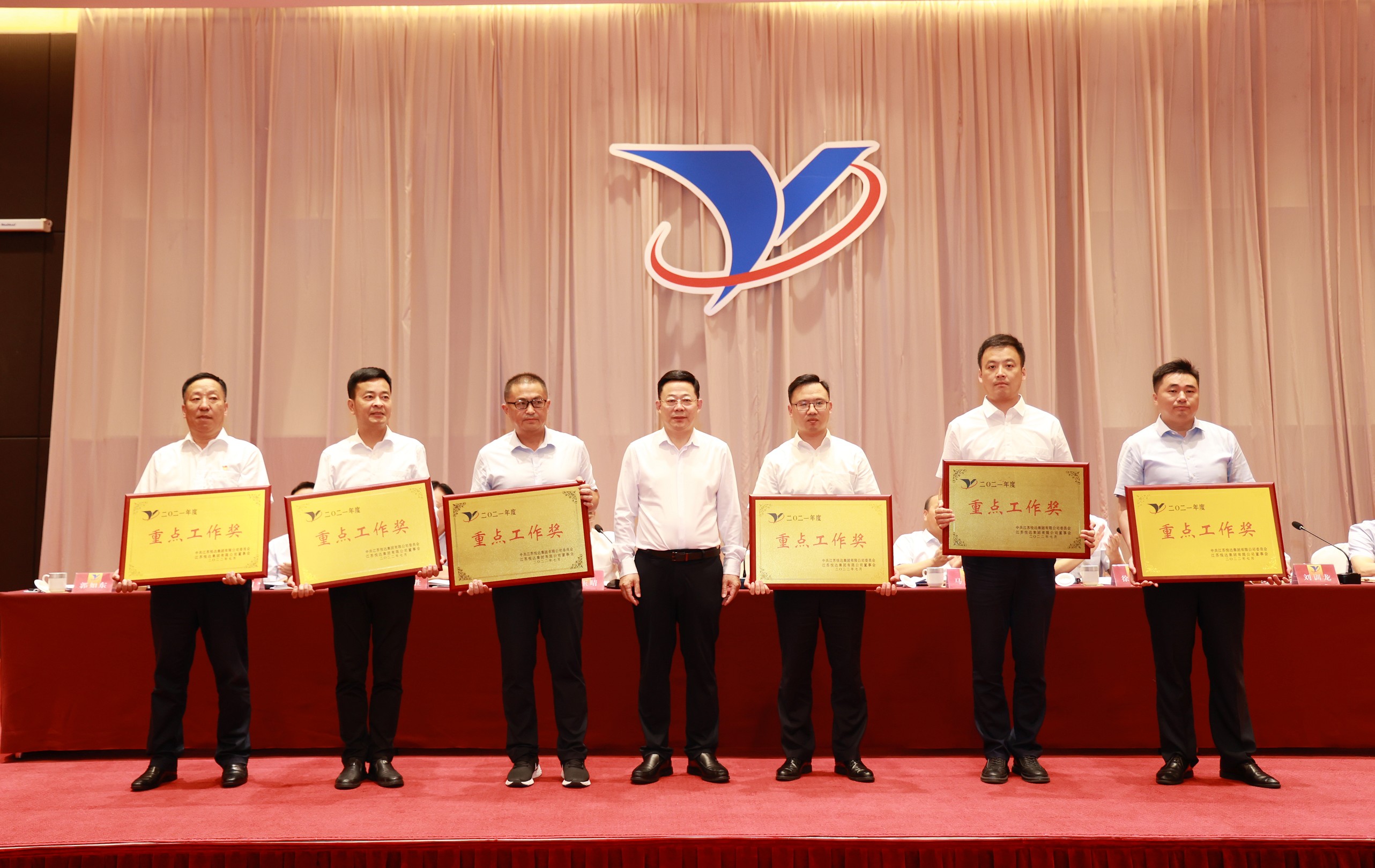 九游老哥j92022年年中工作会 3_眸目压缩.jpg