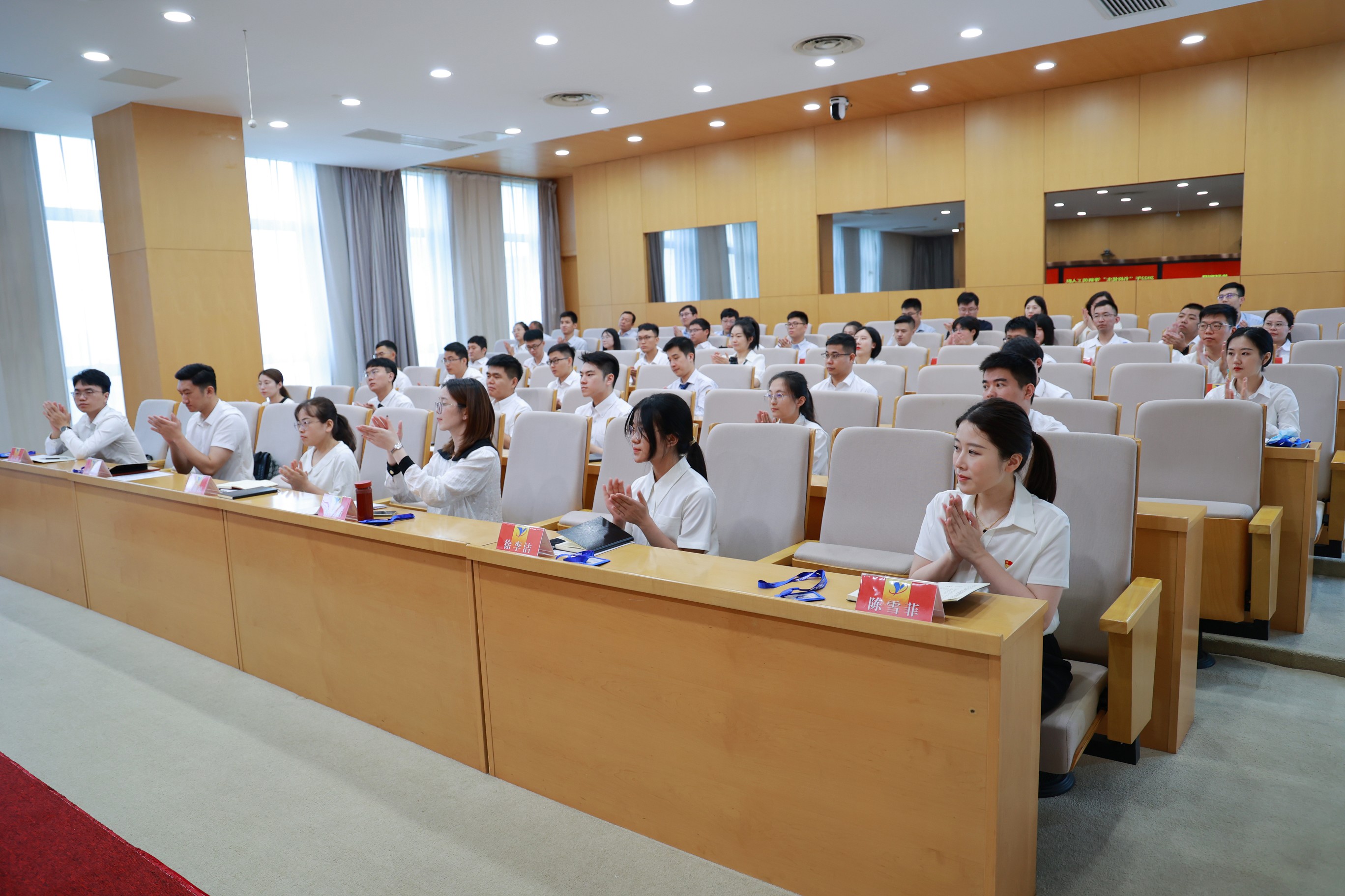 20220718 九游老哥j9新进员工领导见面会 2_眸目压缩.jpg