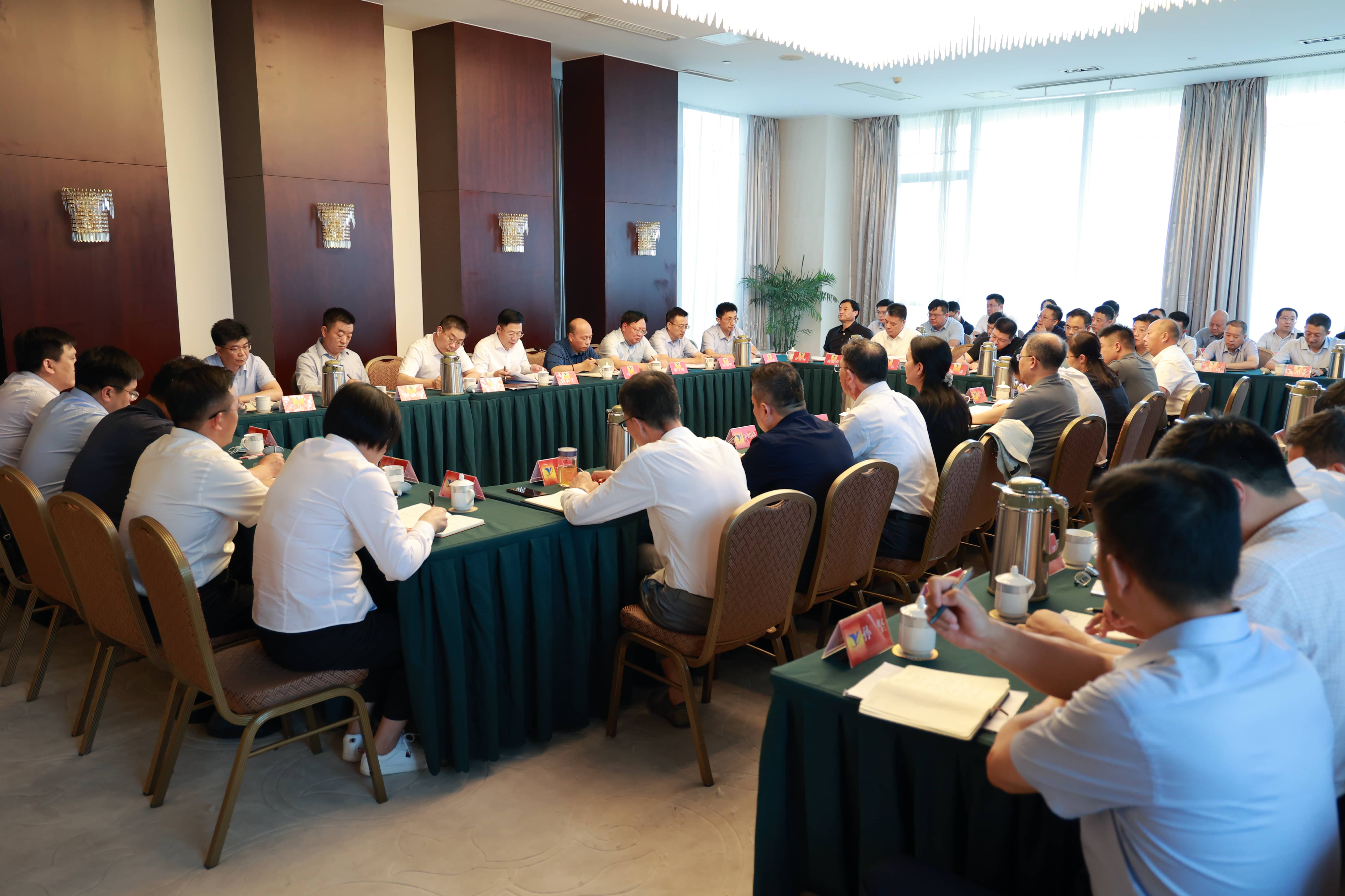 九游老哥j9传达学习市委全会和市政府有关会议精神2-tuya.jpg